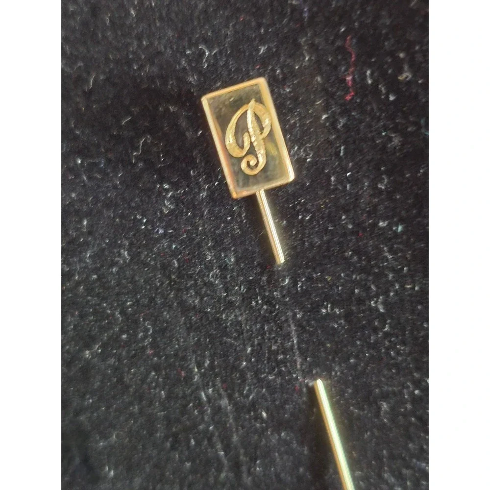 Gold plated Vintage Stick/Lapel pin Engraved initial P Classic‎ Preppy Monogram