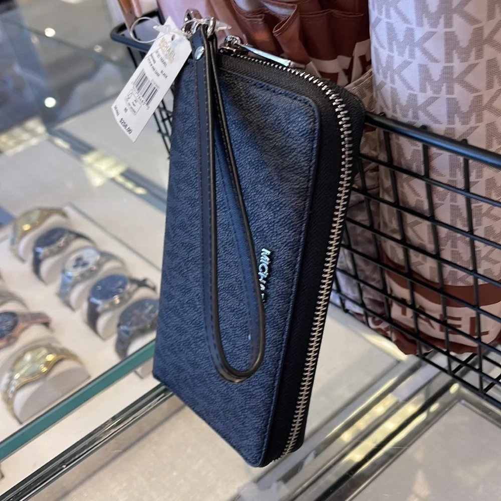 Michael Kors zip silver id