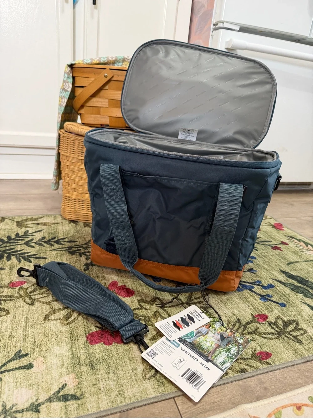 New CleverMade Collapsible Tahoe Cooler 30 Cans Soft Sided Cooler Ocean