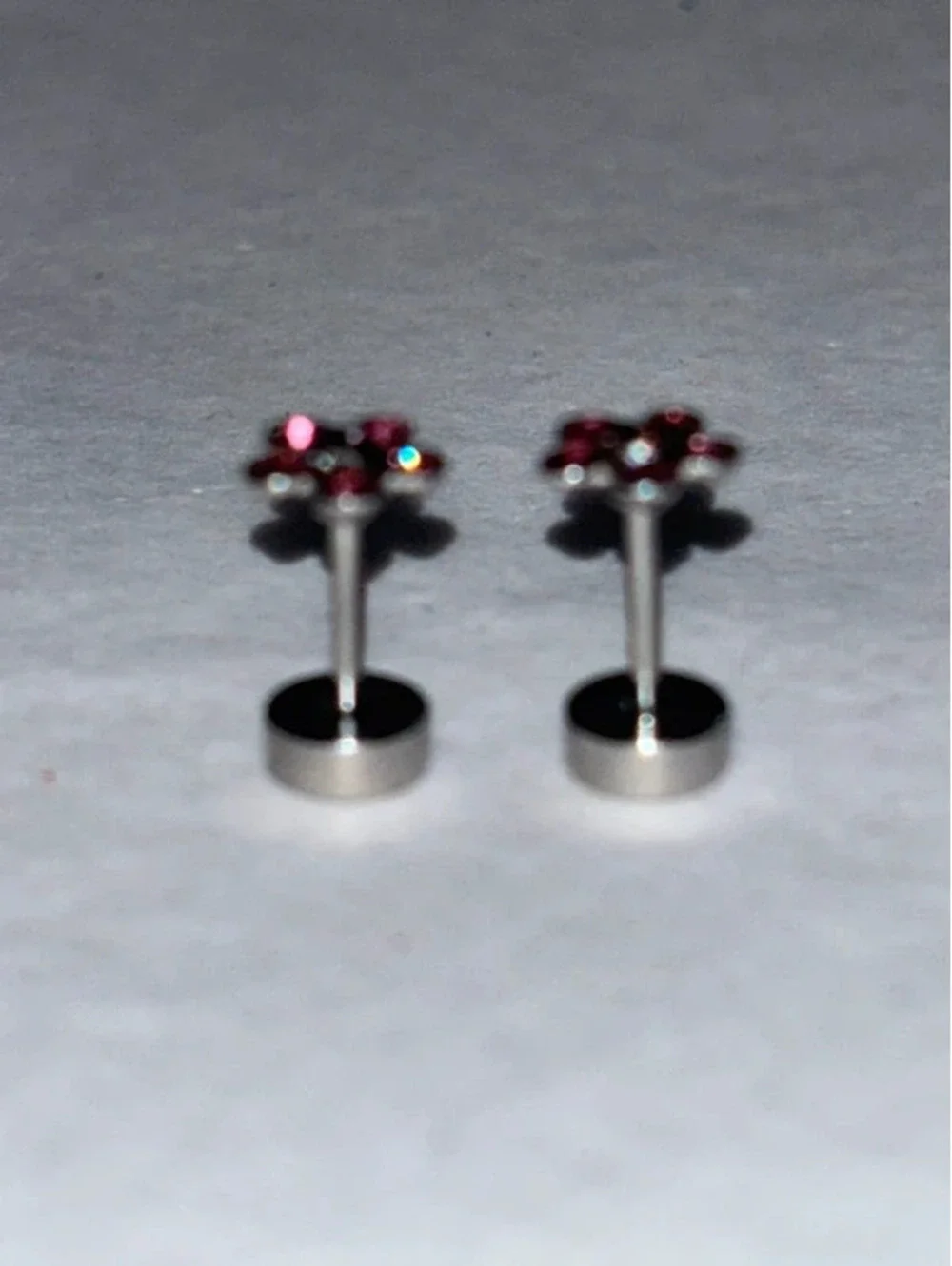 N/A tiny stud