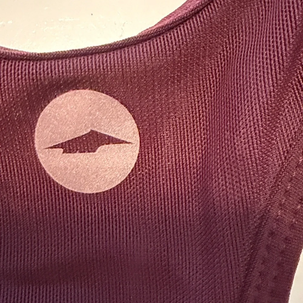Avia women maroon