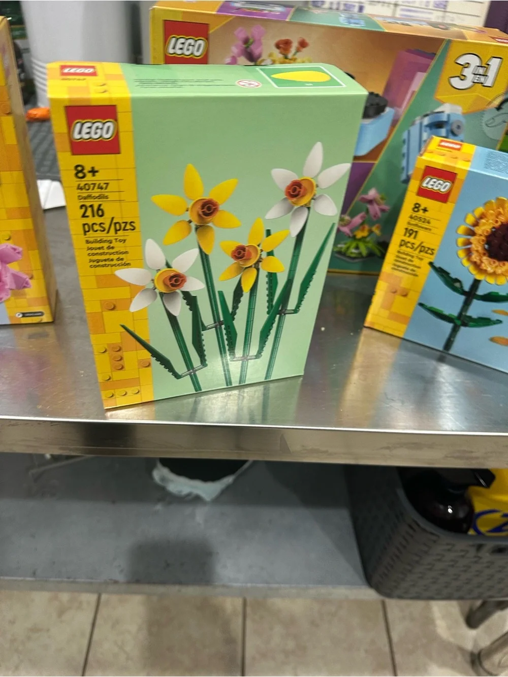 CLOSET CLOSING NIB Floral Box Collection Legos w/ 2 additional sets 6 TOTAL