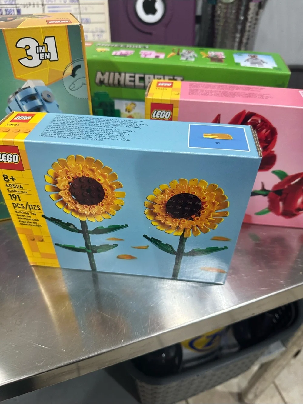 CLOSET CLOSING NIB Floral Box Collection Legos w/ 2 additional sets 6 TOTAL