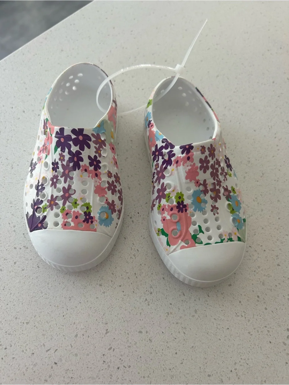 Native Shoes Jefferson Kid’s Water Shoes Slip-On Sneakers Floral C7
