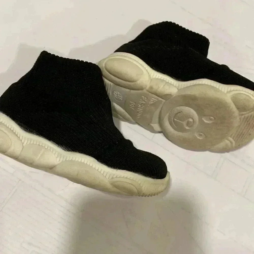 N/A stretchy black material