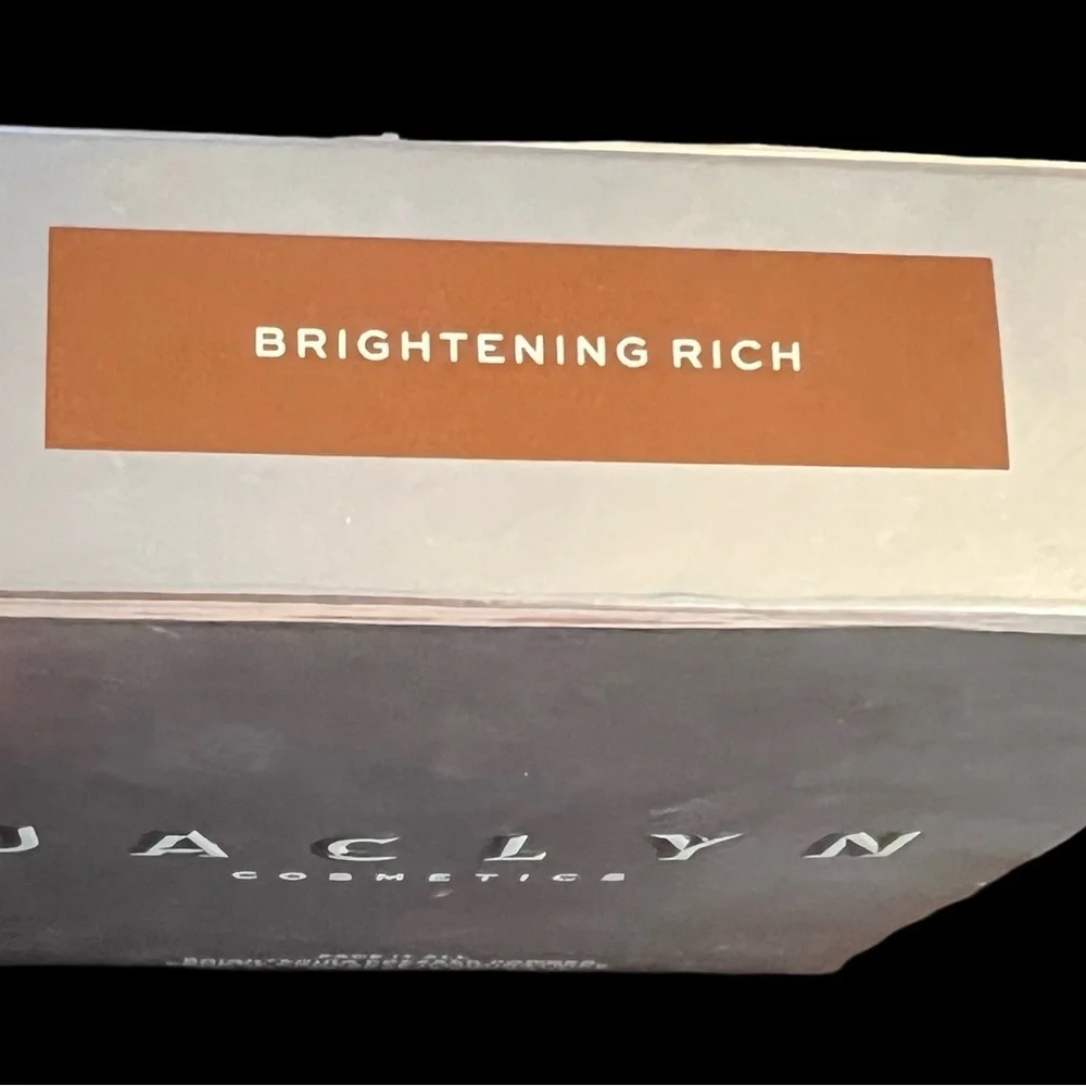 Jaclyn Cosmetics Face It All Brightening Powder “Brightening Rich” (Dark Roast)