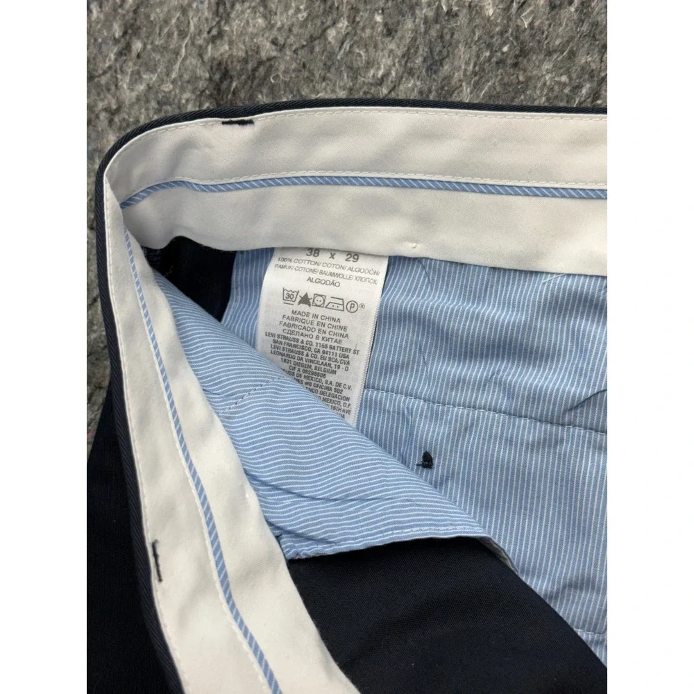 Dockers are belt 14