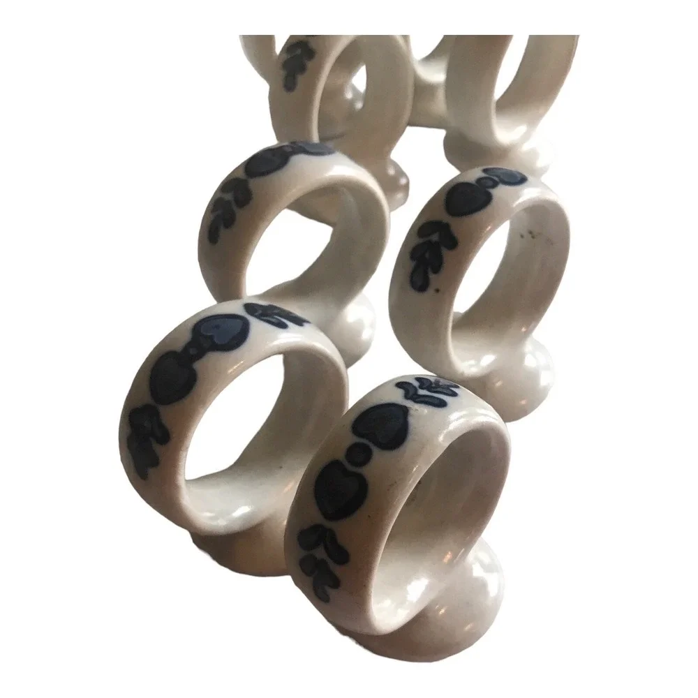 Pfaltzgraff Yorktowne Footed Napkin Rings Blue Hearts‎ set of 8
