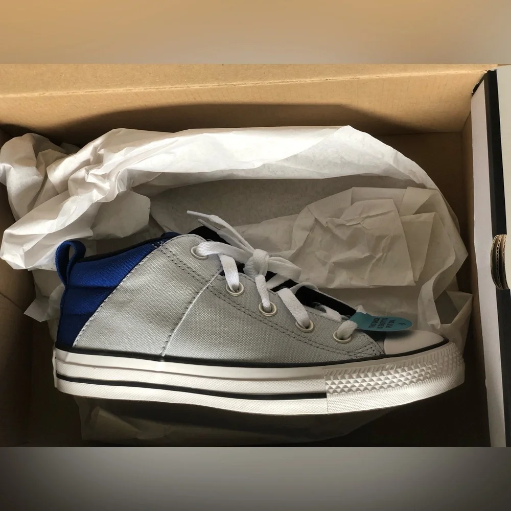 Converse Chuck Taylor All Star Axel Mid Ghosted/Blue/White Youth Shoes Size 4