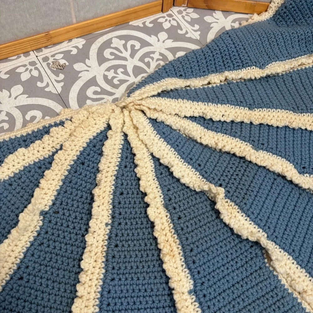 Handmade Crochet Peacock Tail Feather Wall Hanging Decor Blue‎ Cream Floral
