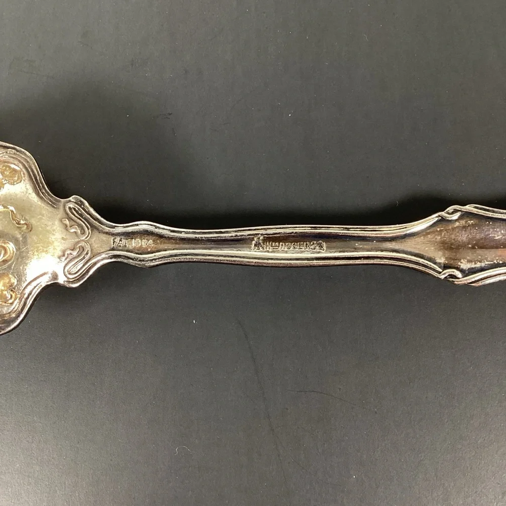 Vtg Wm Rogers Co Silverplate 8.5