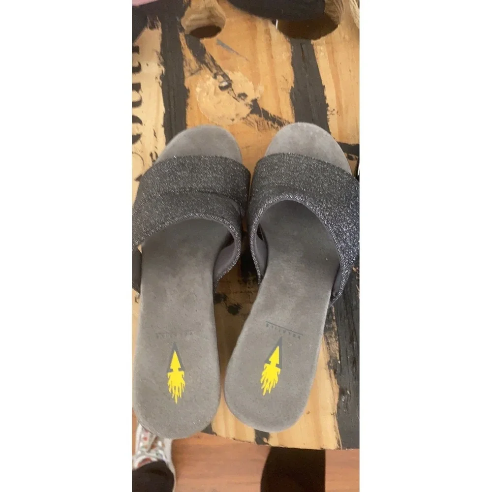 Sandals‎