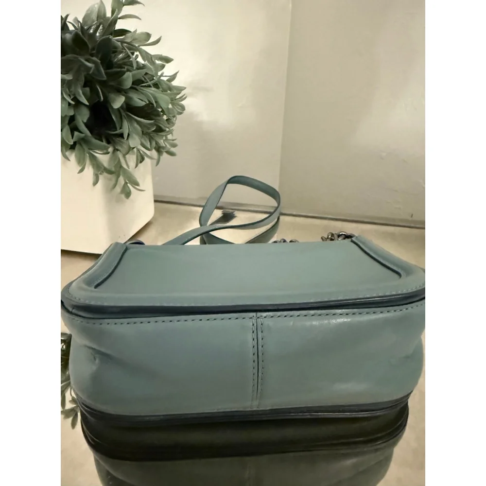 Coach Swagger Shoulder Bag 20