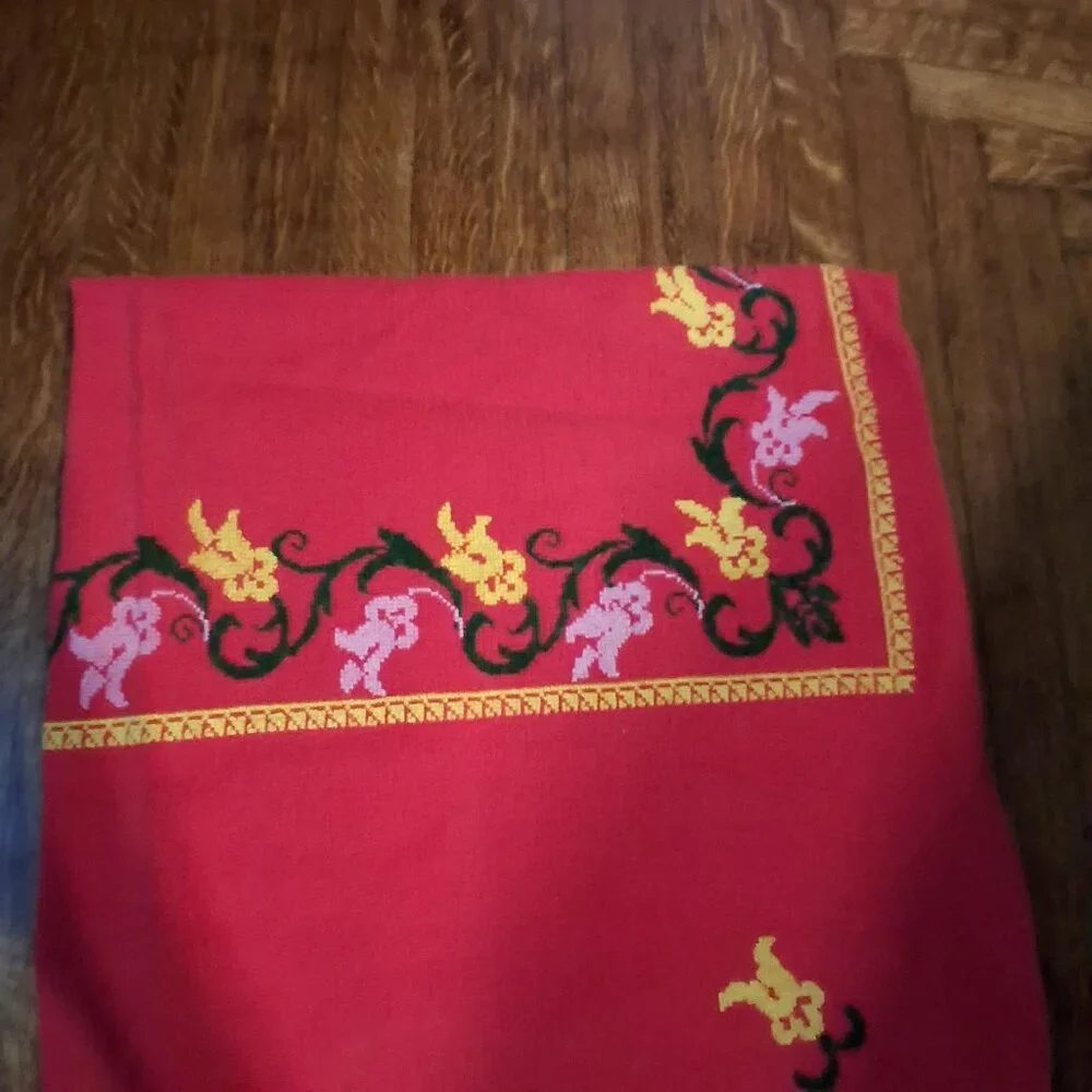Unbranded vintage embroidered red tablecloth 59x52