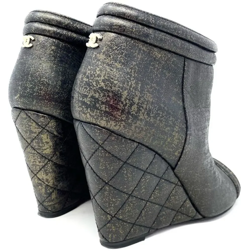 CHANEL quilted 16s side