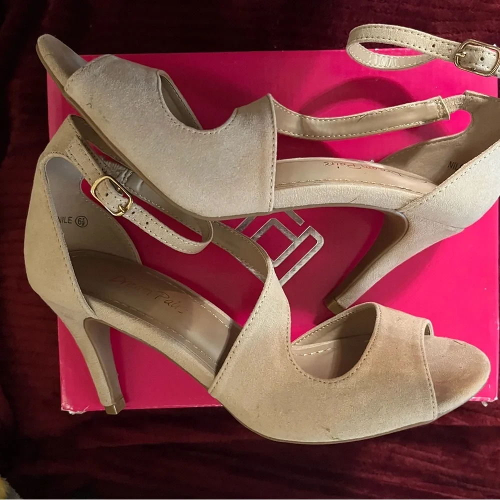 Dream Pairs Women's Tan Heels- Hardly Used still in good condition.