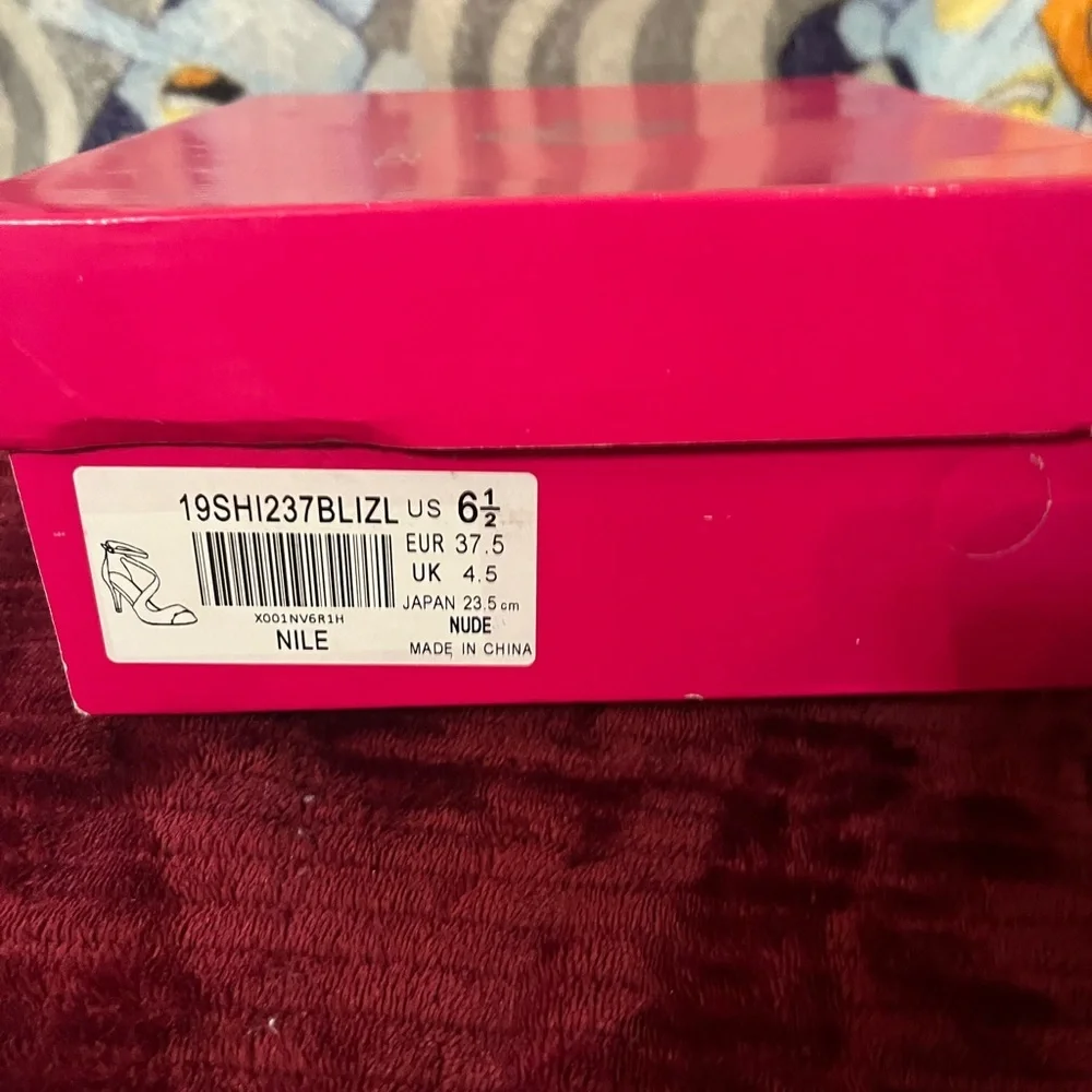Dream Pairs Women's Tan Heels- Hardly Used still in good condition.