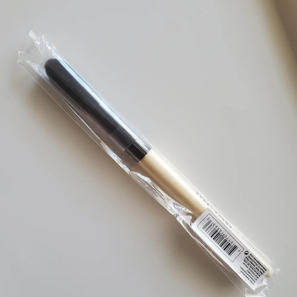 BOBBI BROWN sheer powder brush