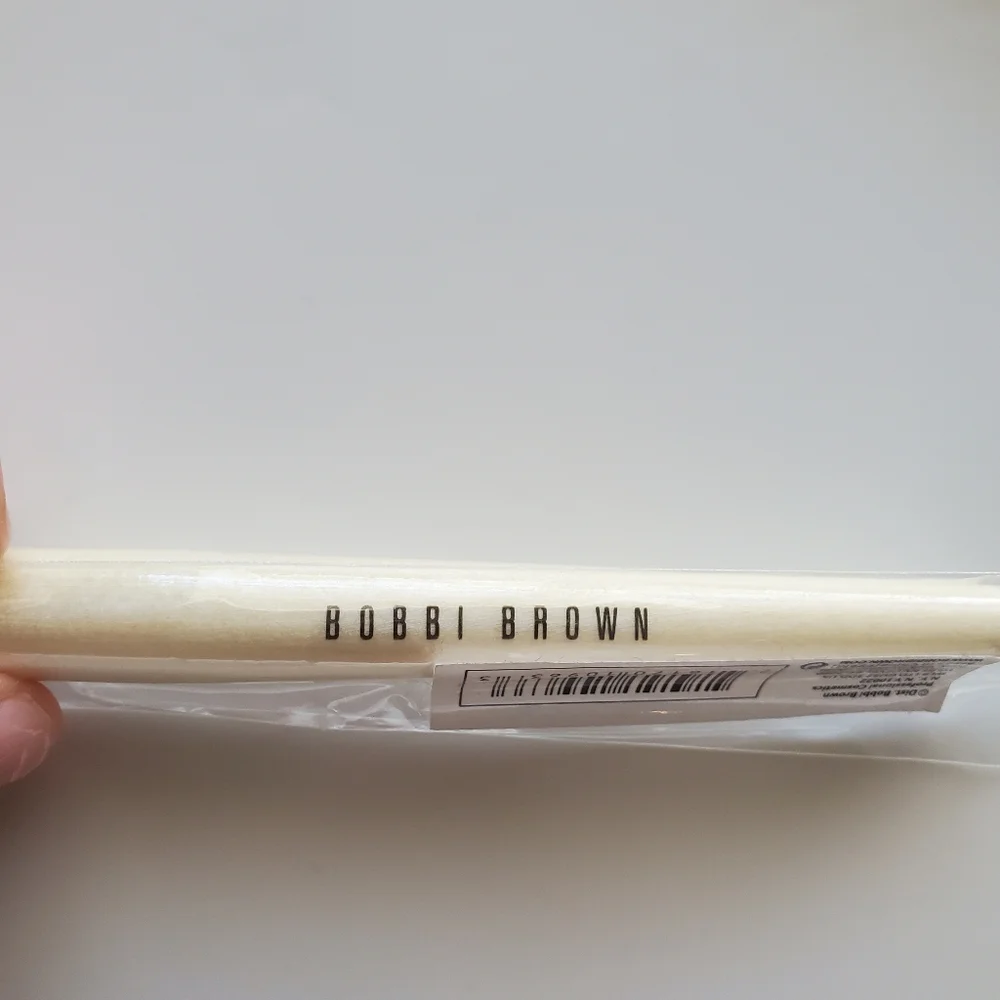 BOBBI BROWN sheer powder brush