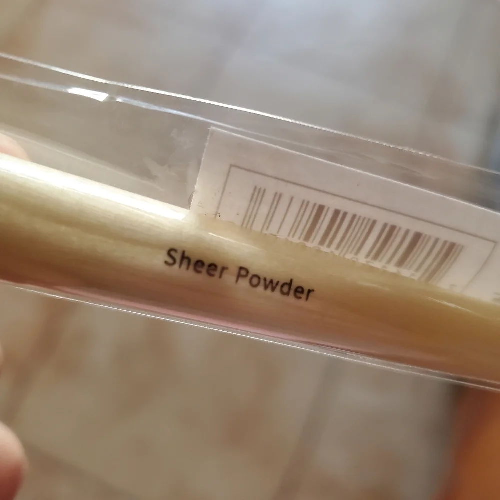 BOBBI BROWN sheer powder brush