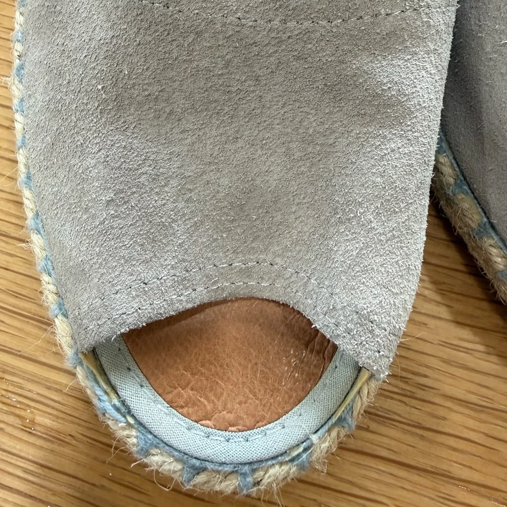 Verbenas comfortable suede
