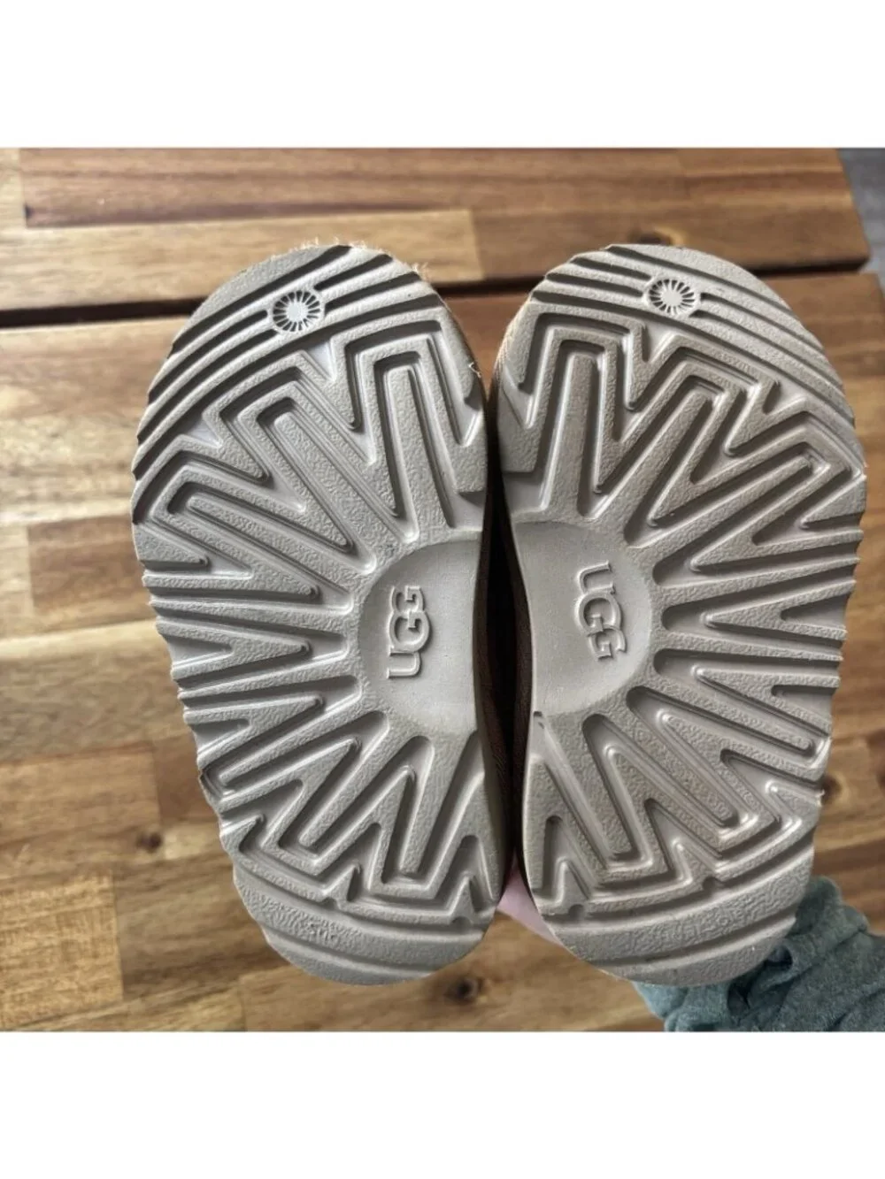 UGG as pictured details