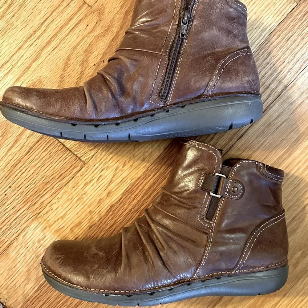 ✨ Clark’s brown leather slip on bootie, side zipper sz 8.