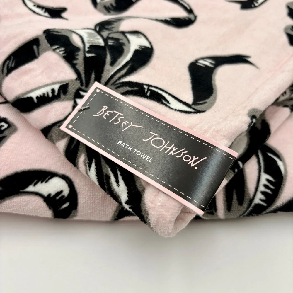 Betsey Johnson color width