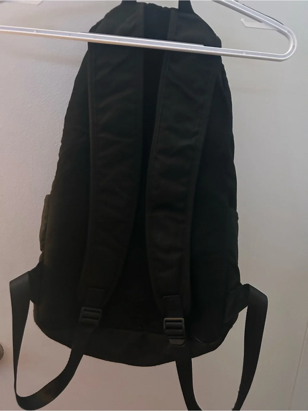 Nike Black Men's Everyday Backpack with Red Accent