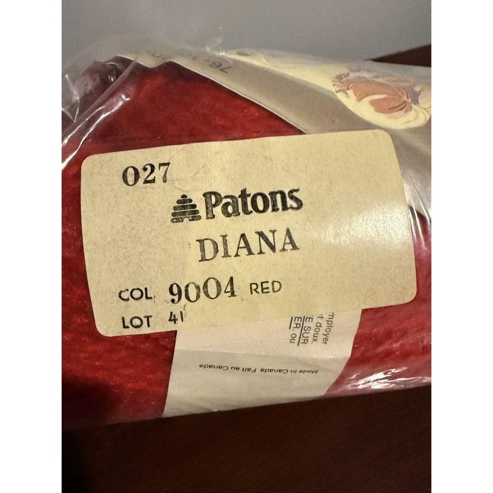 Patons DIANA 6 Brushed Chunky Soft Yarn Red Shade 9004 Red code B 7235 15 sts‎