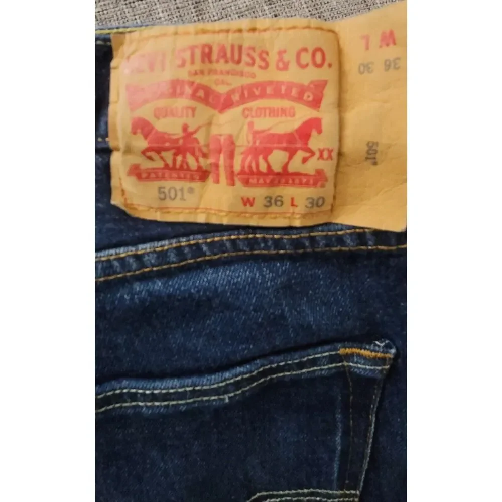 Levi's 501 Jeans Men's Button Fly Medium Wash Demin Straight Fit‎ Size 36 X 29