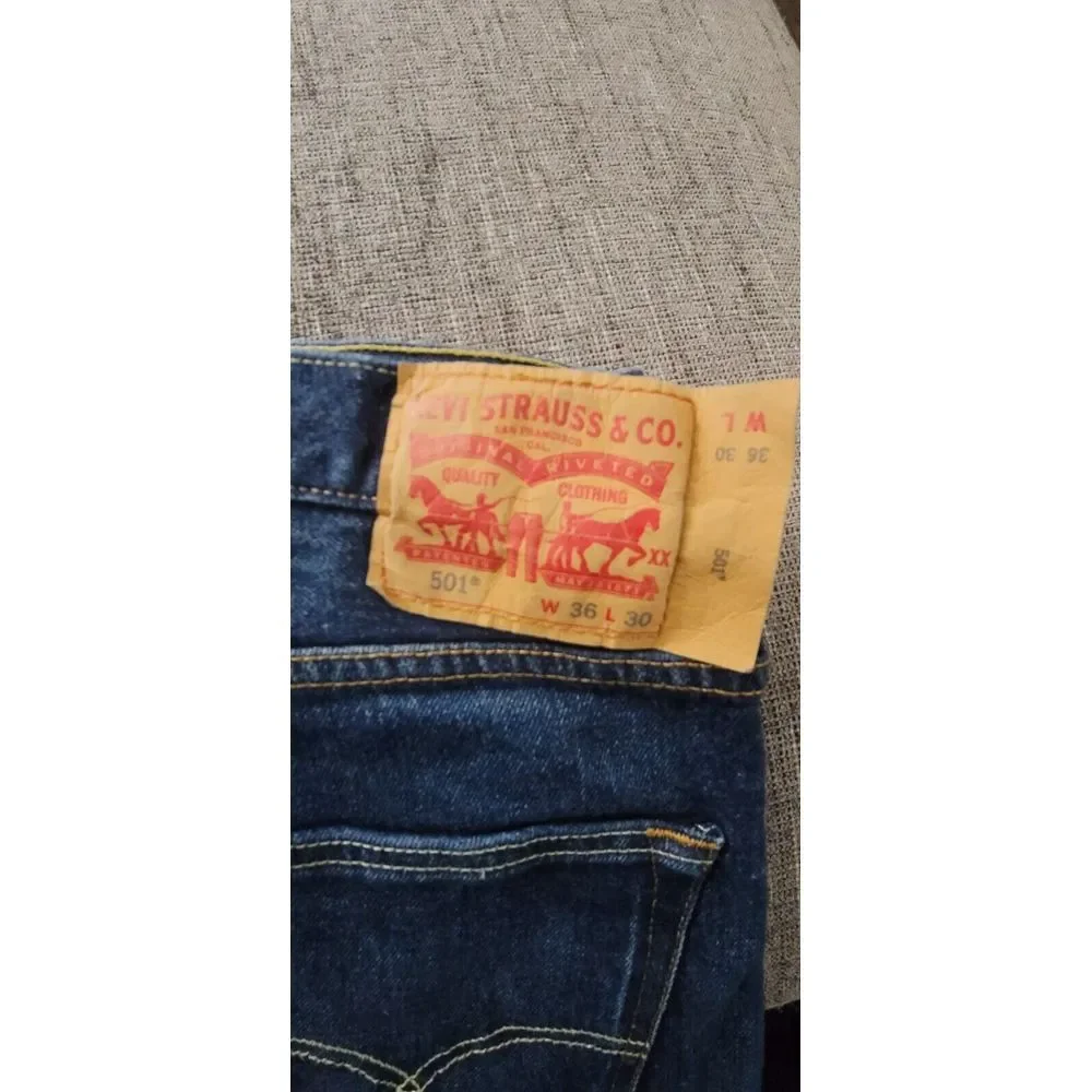 Levi's 501 Jeans Men's Button Fly Medium Wash Demin Straight Fit‎ Size 36 X 29