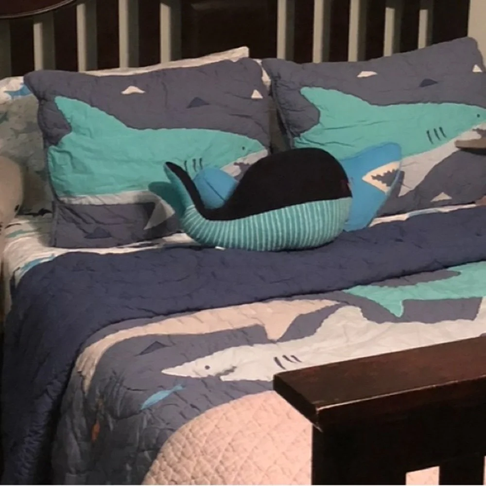 KIDS THE LAND OF NOD BLUE SHARK BAIT COTTON QUILT - FULL / QUEEN