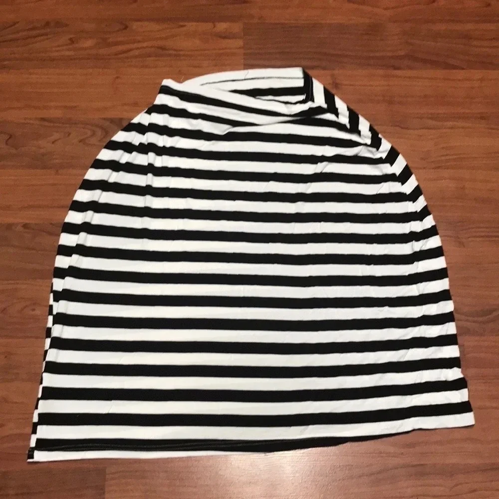 Itzy Ritzy Black & White Stripe Mom Boss Cover