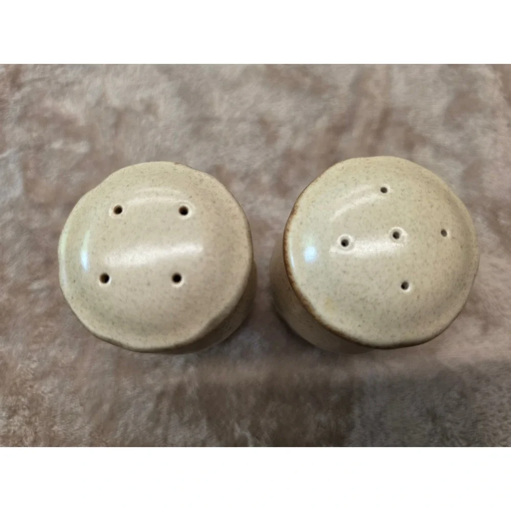 Mikasa scalloped shakers they