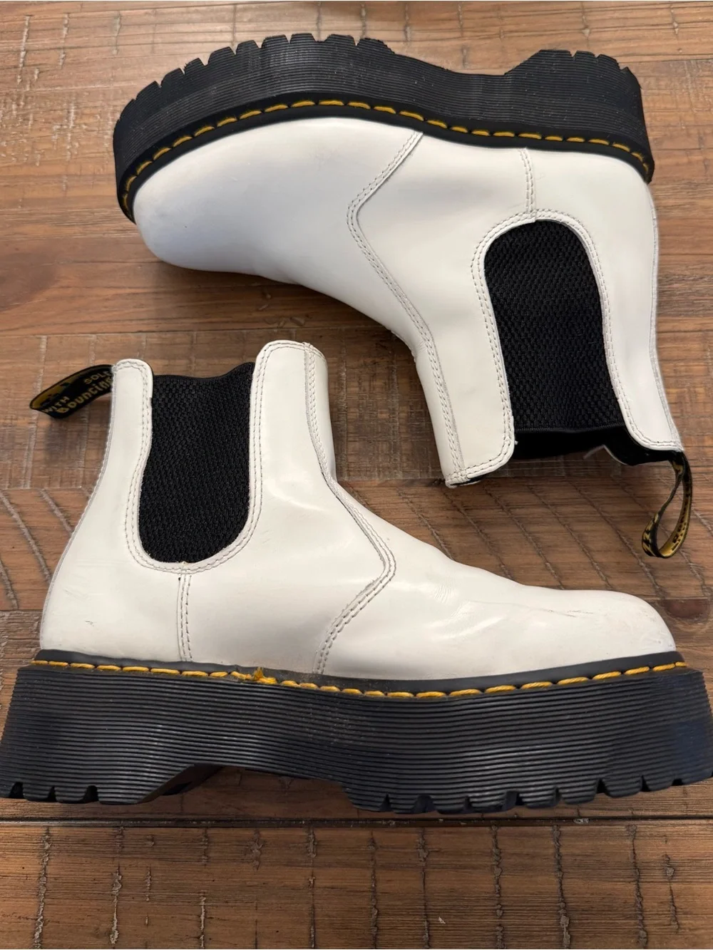 Dr. Martens pull scuffs leather