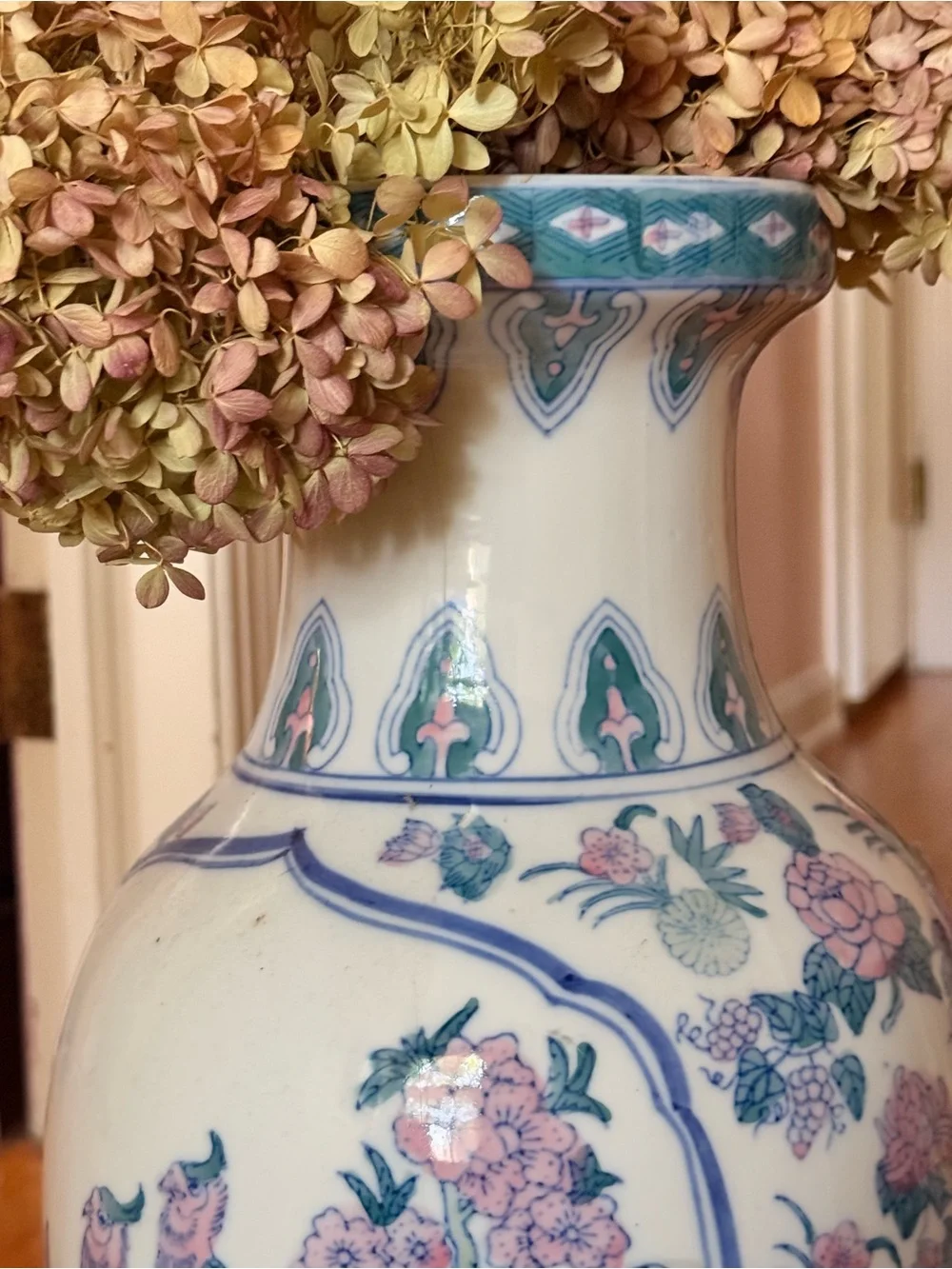 Stunning Porcelain Chinese Decorative Peacock Floor Vase - White and Blue