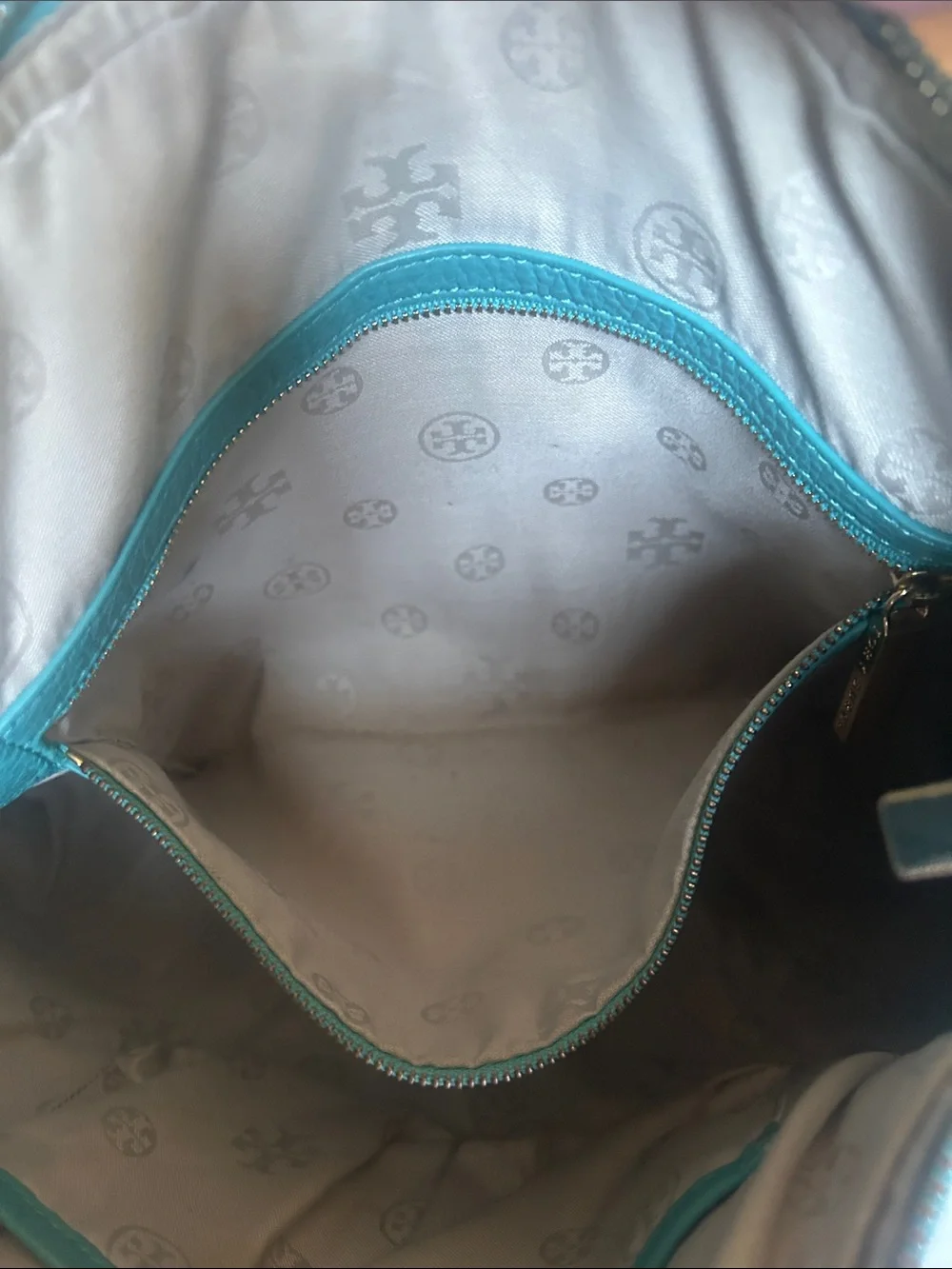Tory Burch perfect pebbled zip