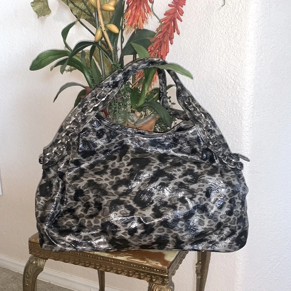 Aldo laid zoo handle