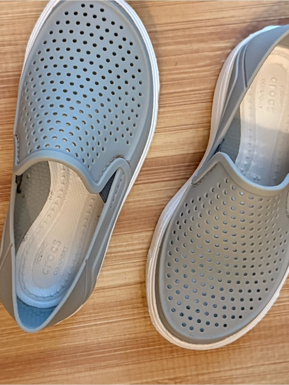 CROCS comfortable slip