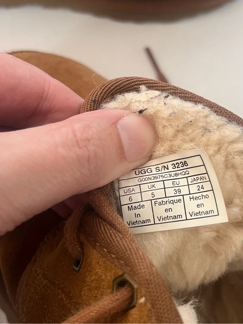 UGG Men’s Neumel Chukka Boots Chestnut Sheepskin Size 6