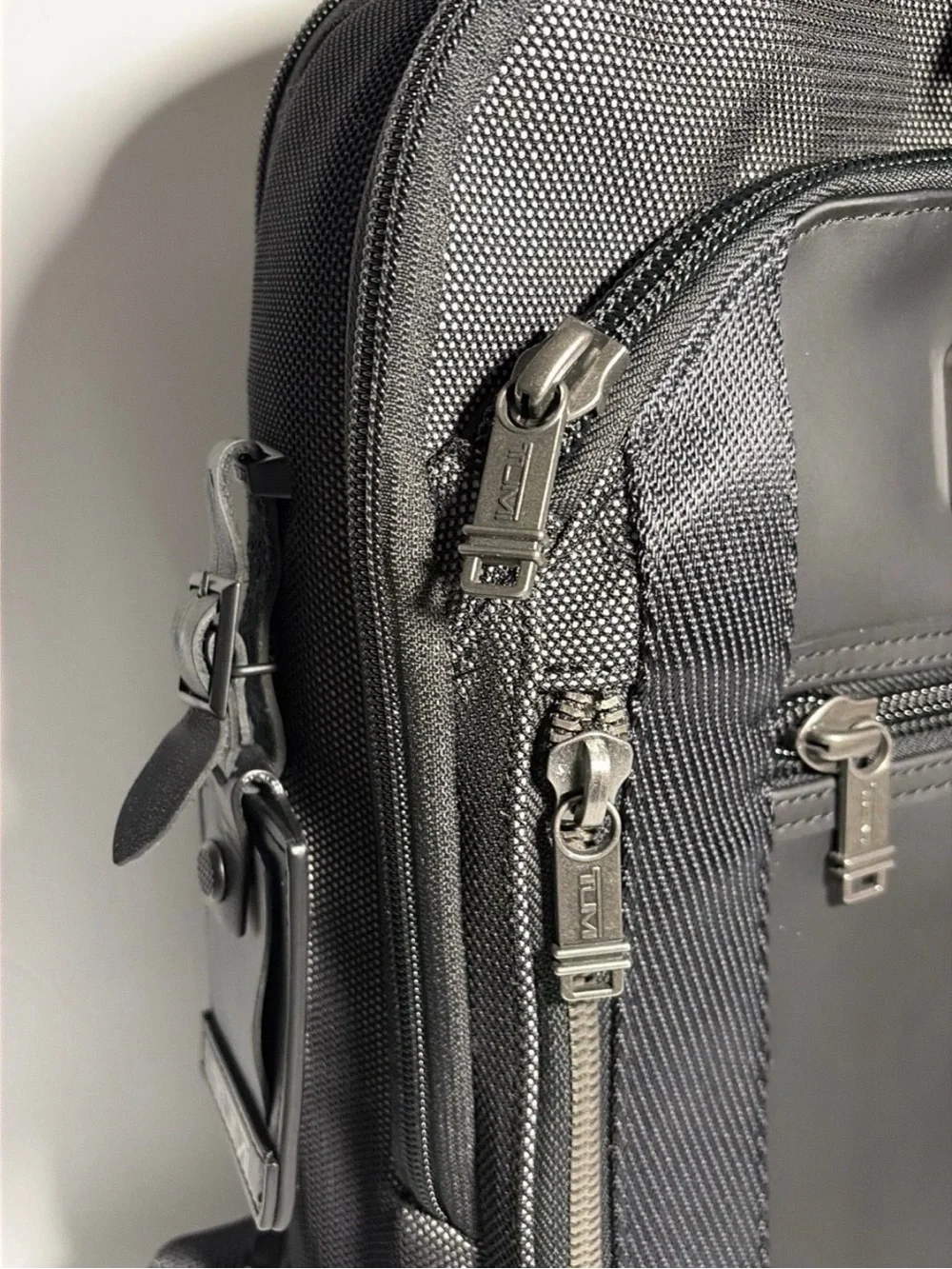 Tumi alpha bravo