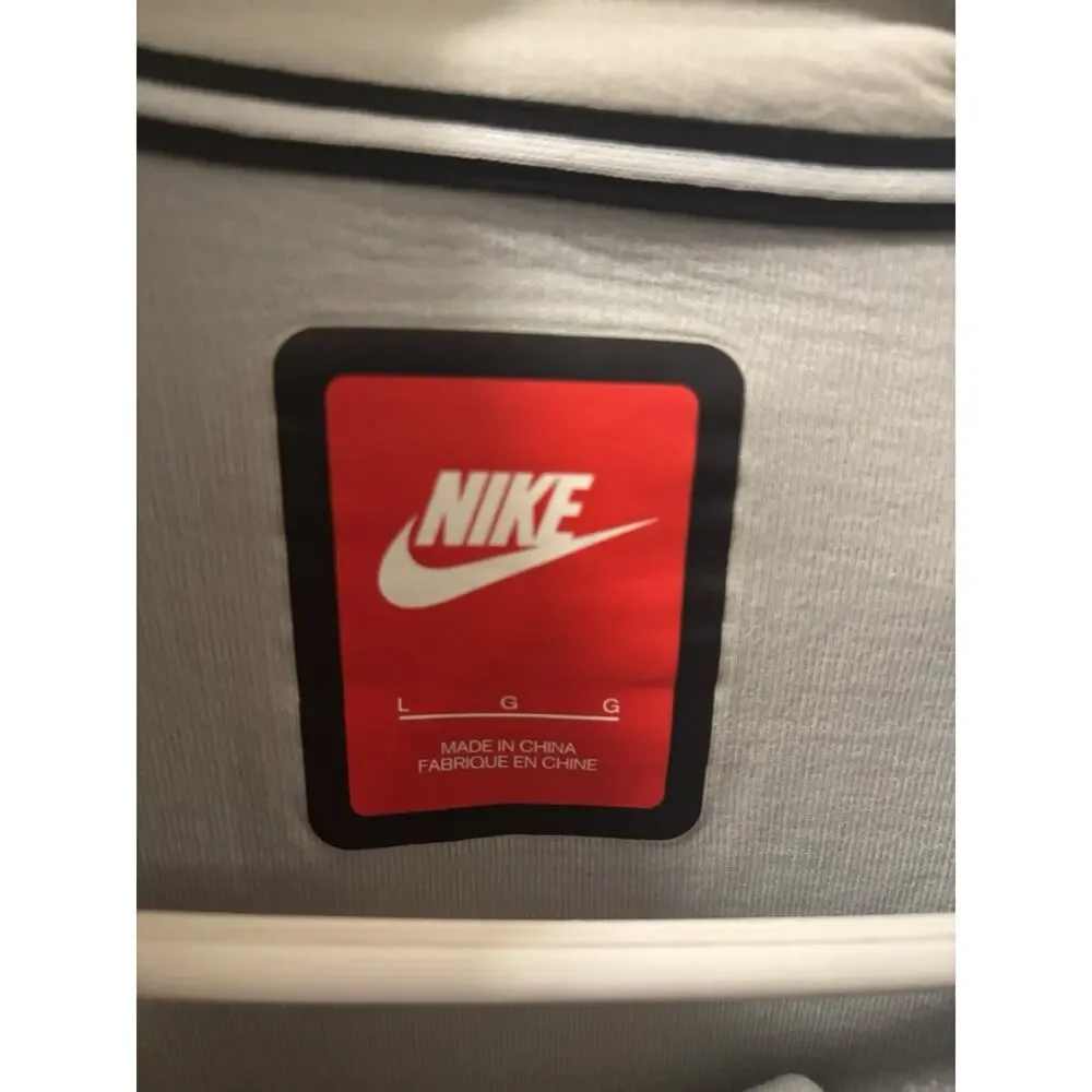Nike few minor