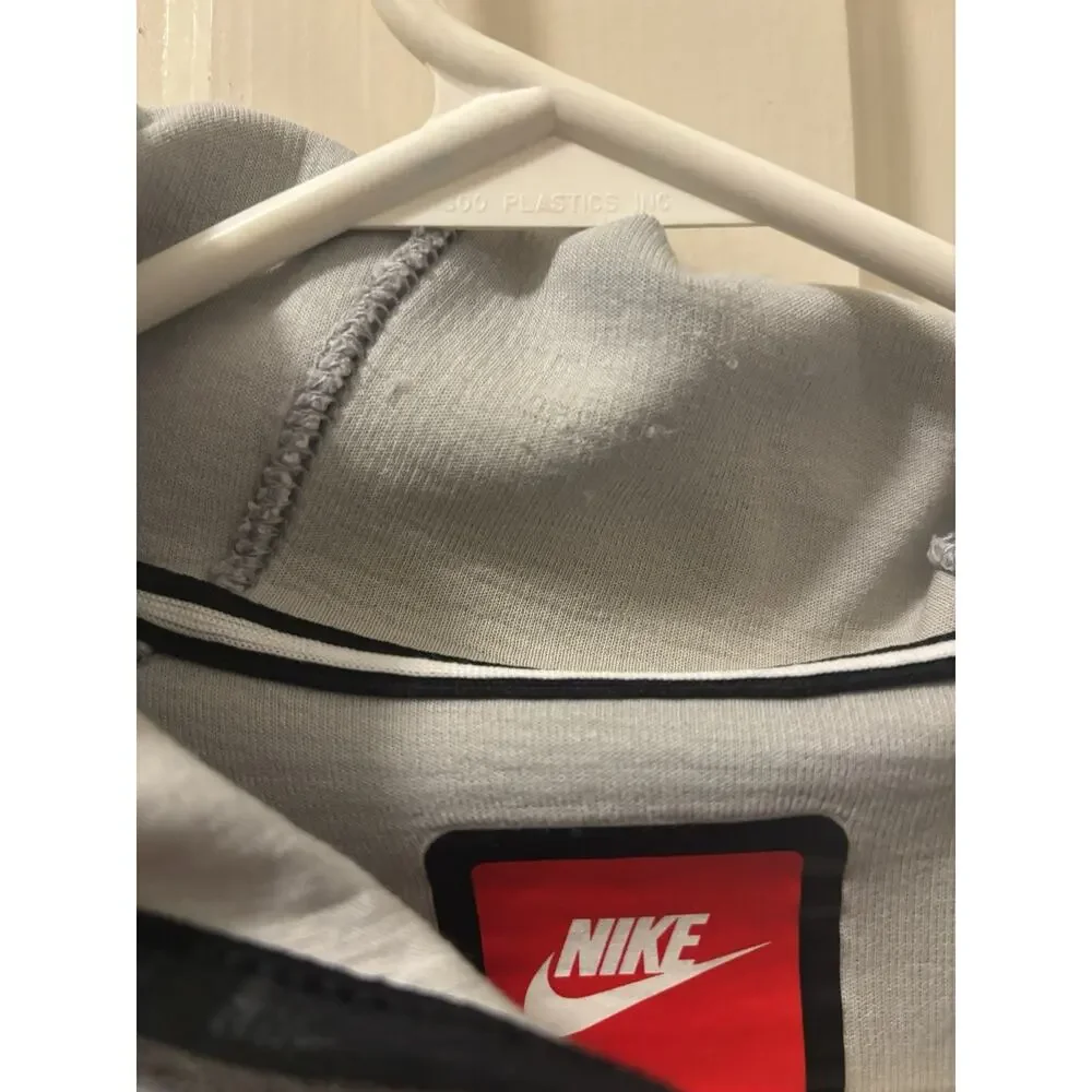Nike few minor
