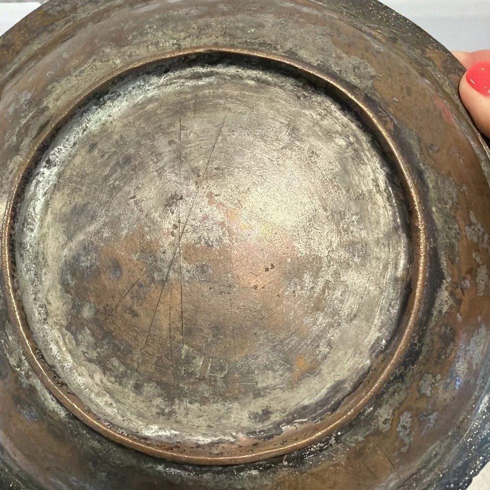 N/A exudes copper