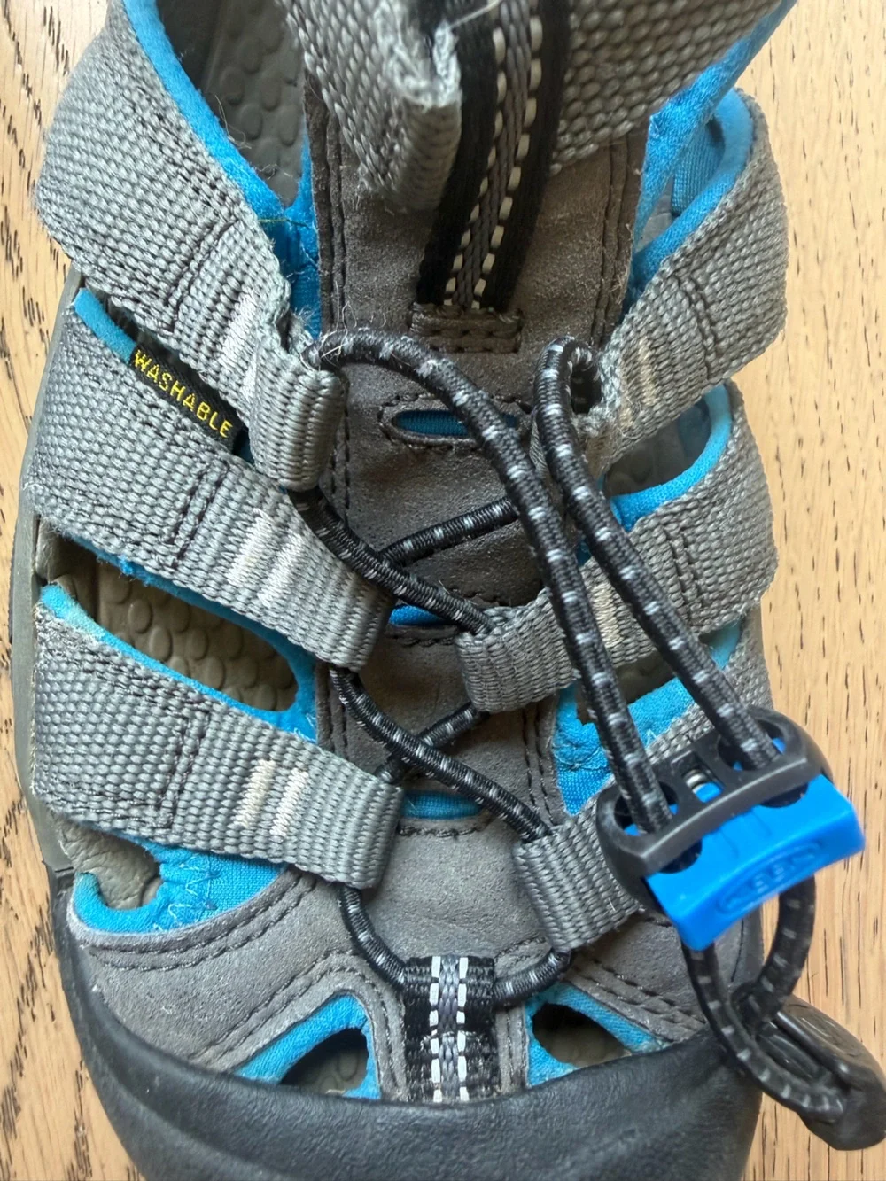 Keen loop free lacing