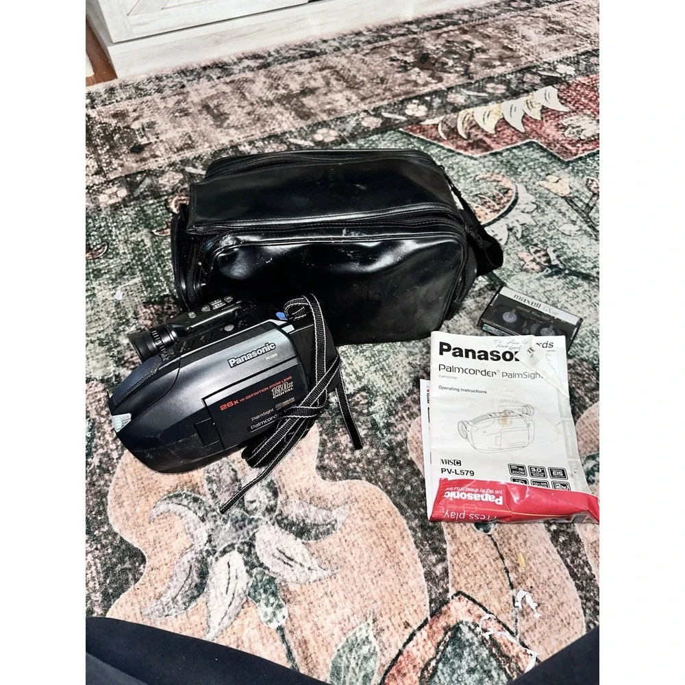 Panasonic VHSC Camcorder PalmSight  VINTAGE PV-L579D For ** Parts‎ Only**