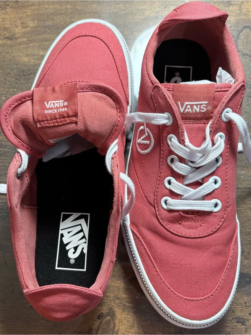 Vans Coral-Red Canvas Low-Top Sneakers with White Laces Sz 7 like NEW