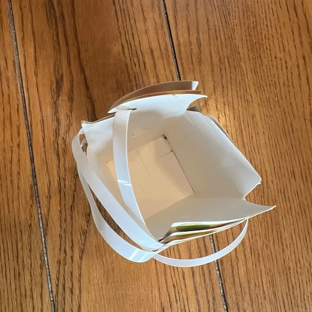 Unbranded egg items containers