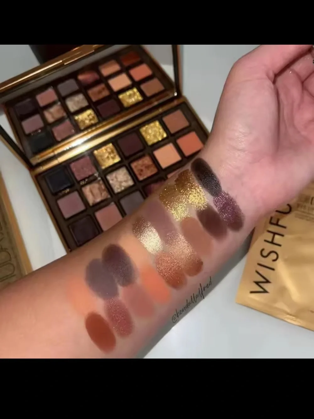 & Other Stories compact palette
